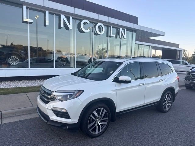 2017 Honda Pilot Touring AWD photo