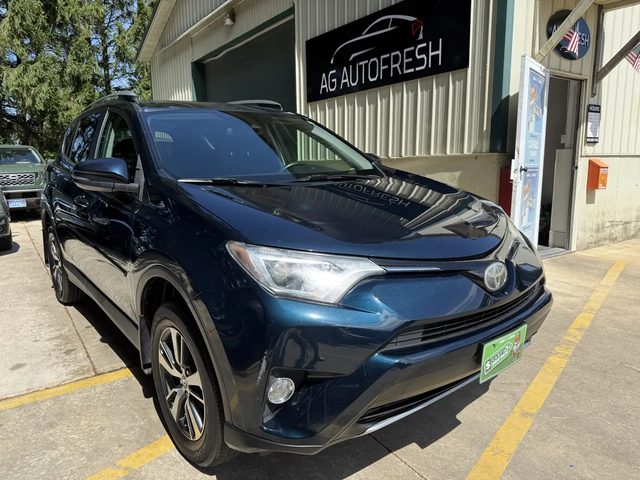 2017 Toyota RAV4 XLE AWD photo