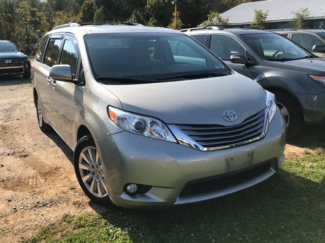 2017 Toyota Sienna XLE AWD photo