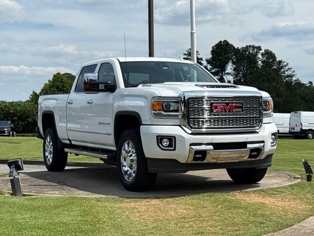 2017 GMC Sierra 2500HD Denali 4WD photo