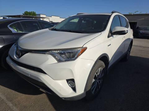 2017 Toyota RAV4 XLE AWD photo