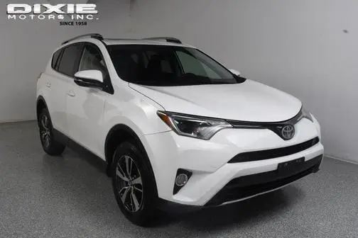 2017 Toyota RAV4 XLE FWD photo