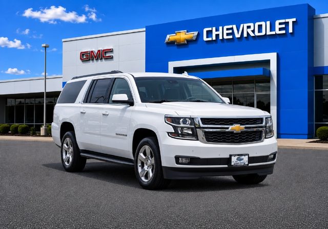 2017 Chevrolet Suburban LT 4WD photo