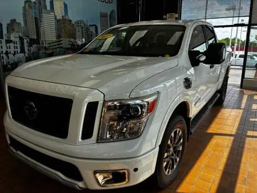2017 Nissan Titan PRO-4X 4WD photo