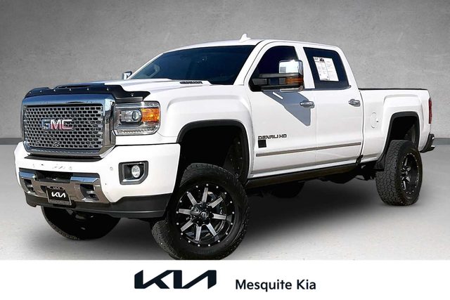 2017 GMC Sierra 2500HD Denali 4WD photo