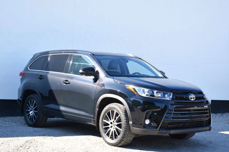 2017 Toyota Highlander SE AWD photo