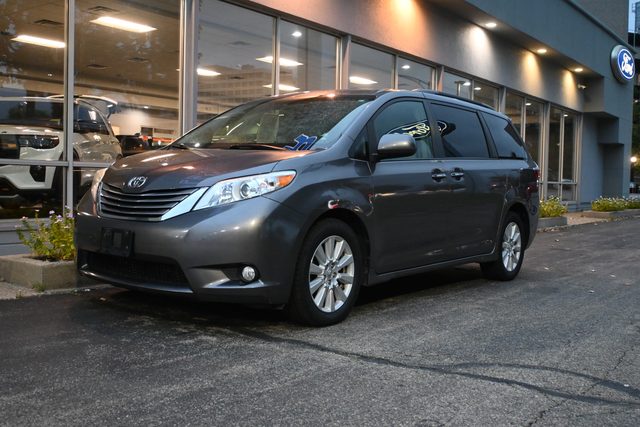 2017 Toyota Sienna XLE Premium AWD photo