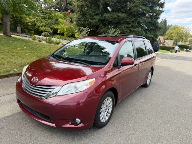 2017 Toyota Sienna XLE FWD photo