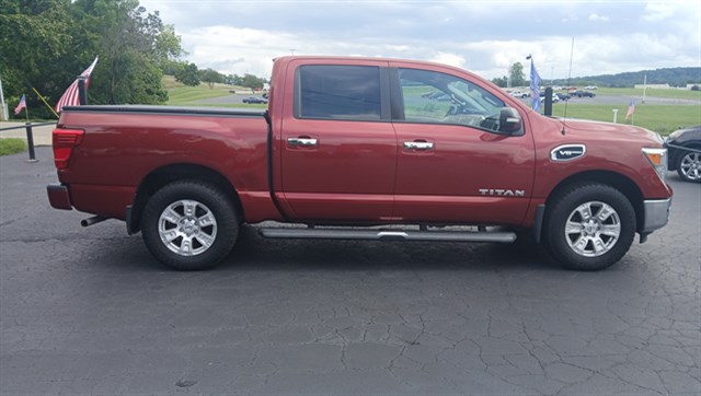 2017 Nissan Titan SV 4WD photo