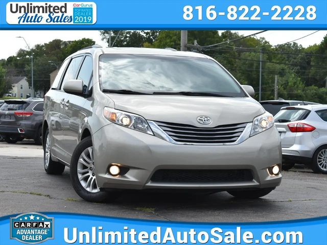 2017 Toyota Sienna XLE Premium FWD photo