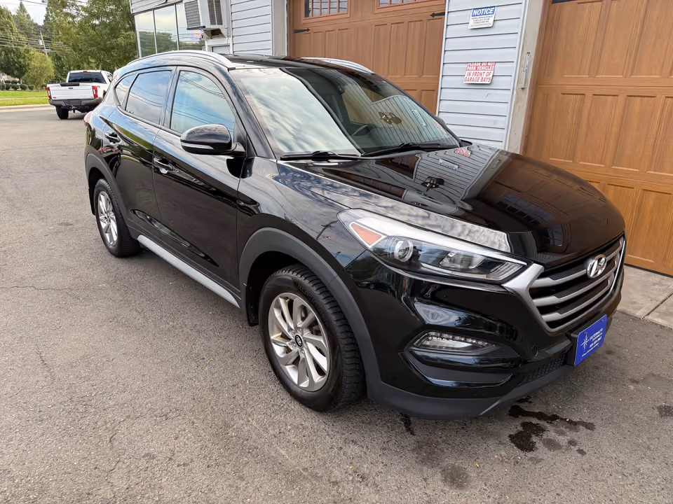 2017 Hyundai Tucson SE Plus FWD photo