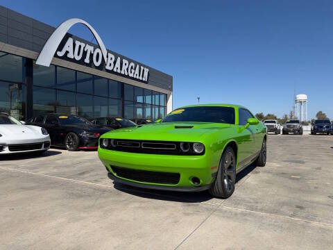 2017 Dodge Challenger SXT RWD photo