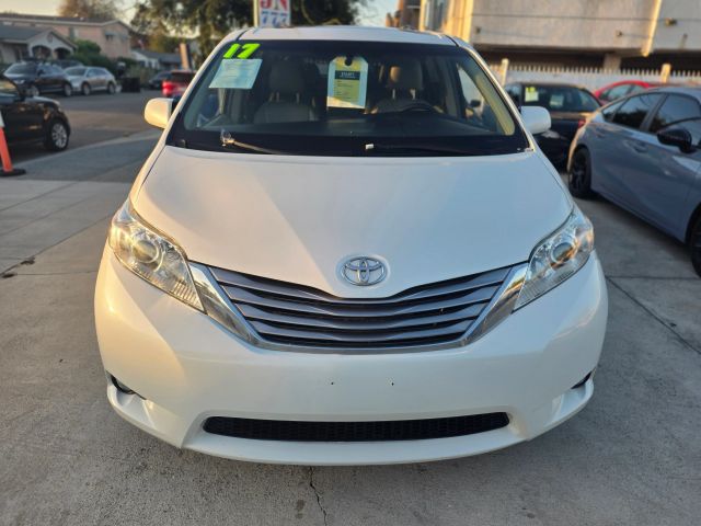2017 Toyota Sienna XLE FWD photo