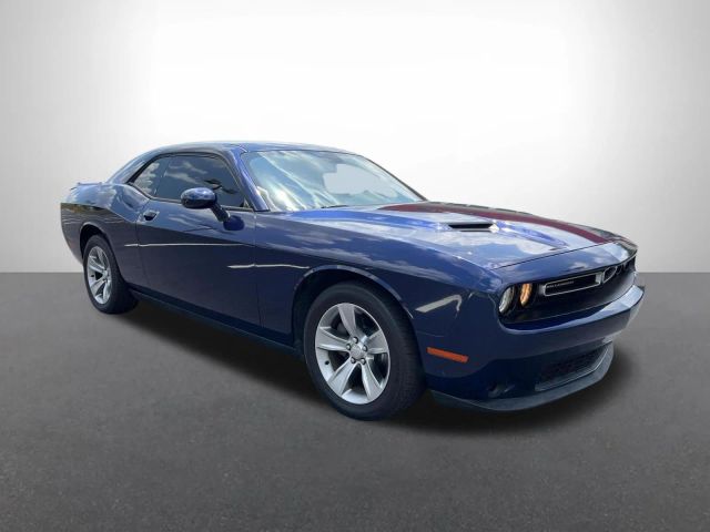 2017 Dodge Challenger SXT RWD photo