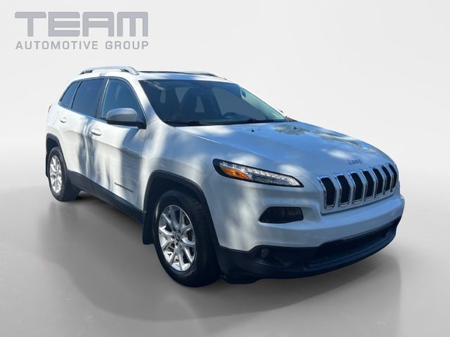 2017 Jeep Cherokee Latitude FWD photo