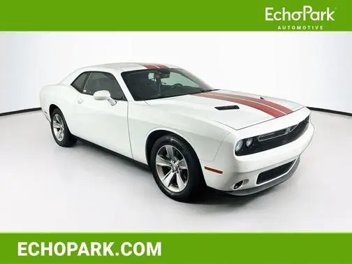 2017 Dodge Challenger SXT RWD photo