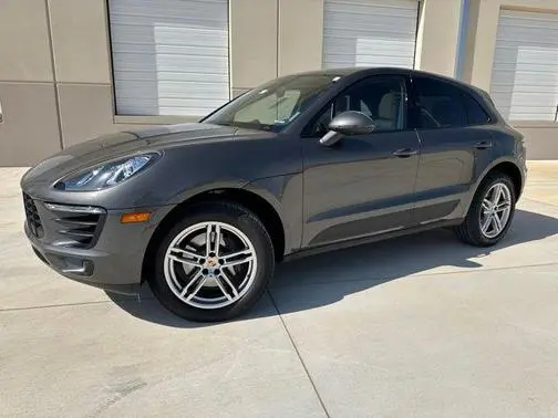 2017 Porsche Macan  AWD photo