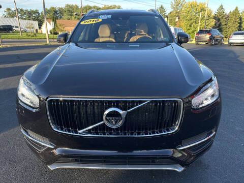 2016 Volvo XC90 T6 Momentum AWD photo