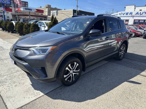 2017 Toyota RAV4 LE AWD photo