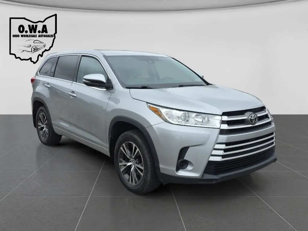 2017 Toyota Highlander LE AWD photo
