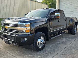 2017 Chevrolet Silverado 3500HD High Country 4WD photo