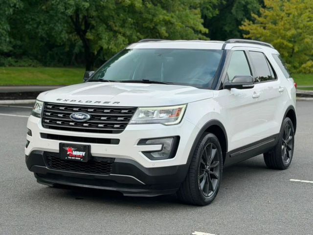 2017 Ford Explorer XLT 4WD photo