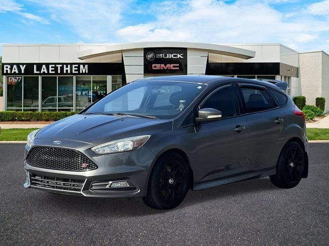 2016 Ford Focus ST FWD photo