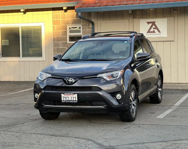 2017 Toyota RAV4 XLE AWD photo