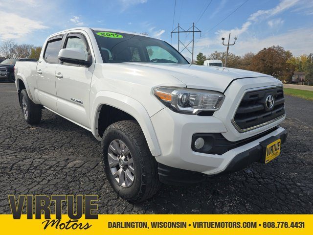2017 Toyota Tacoma SR5 4WD photo