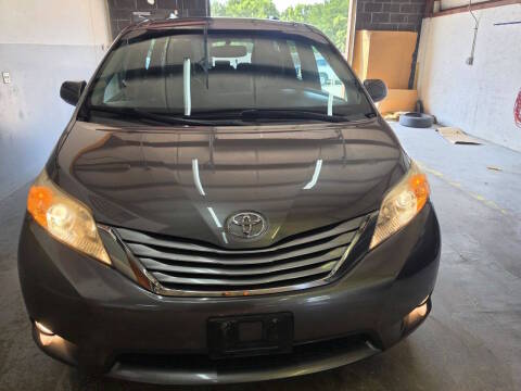 2017 Toyota Sienna XLE Premium FWD photo
