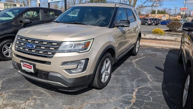 2017 Ford Explorer XLT 4WD photo