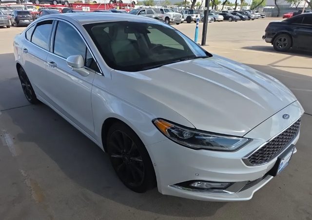 2017 Ford Fusion Platinum FWD photo