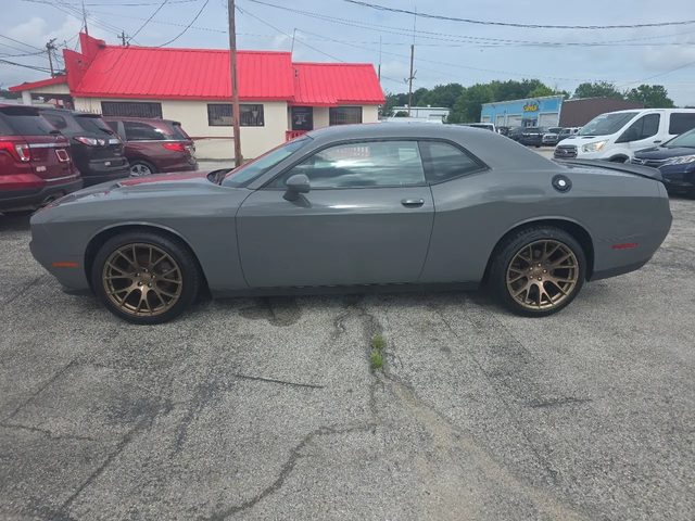 2017 Dodge Challenger SXT RWD photo