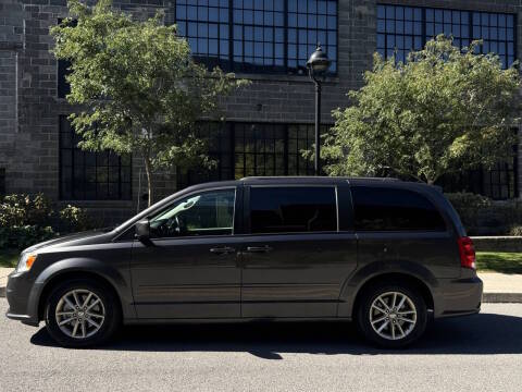 2016 Dodge Grand Caravan SXT FWD photo