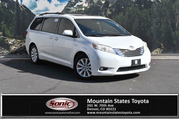 2017 Toyota Sienna XLE Premium AWD photo