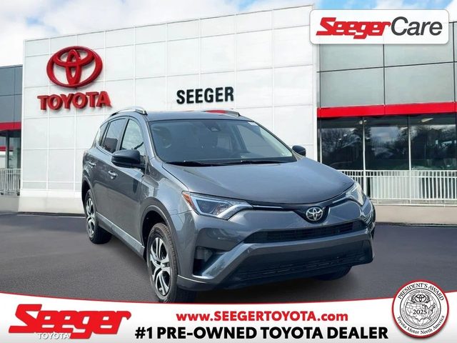 2017 Toyota RAV4 LE AWD photo