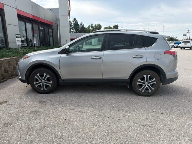 2017 Toyota RAV4 LE AWD photo