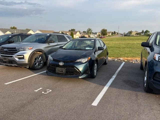 2017 Toyota Corolla LE FWD photo