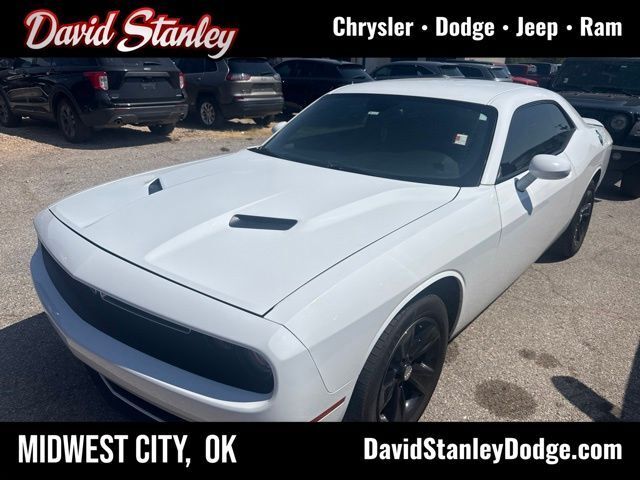 2016 Dodge Challenger SXT RWD photo