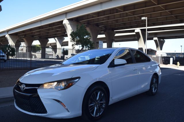 2017 Toyota Camry SE FWD photo