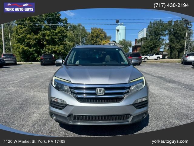 2017 Honda Pilot Touring AWD photo