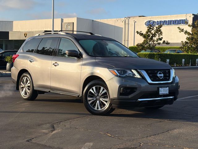 2017 Nissan Pathfinder S FWD photo