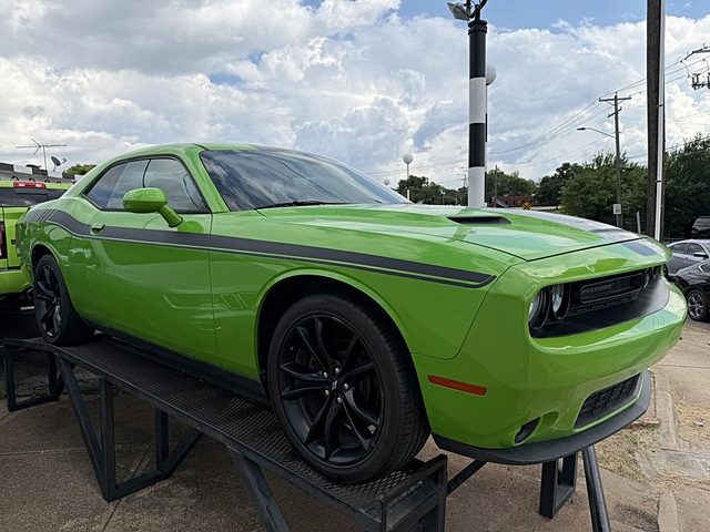 2017 Dodge Challenger SXT RWD photo