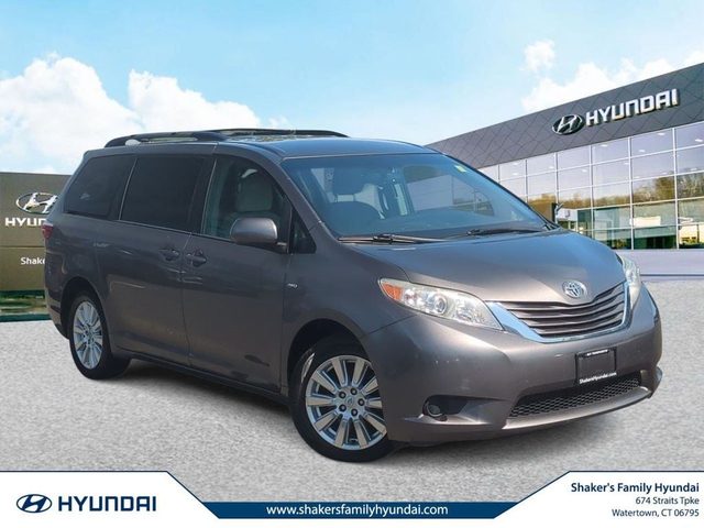 2017 Toyota Sienna LE AWD photo