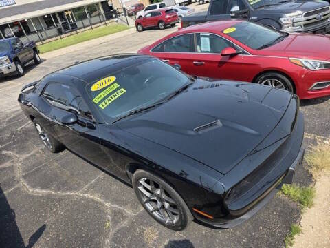 2016 Dodge Challenger SXT RWD photo