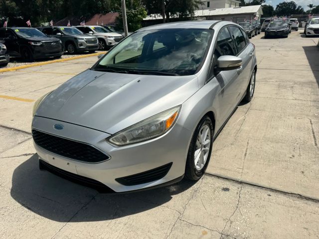 2017 Ford Focus SE FWD photo