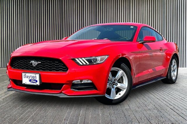 2017 Ford Mustang V6 RWD photo