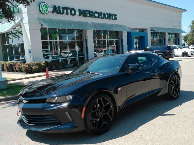 2017 Chevrolet Camaro 1LT RWD photo
