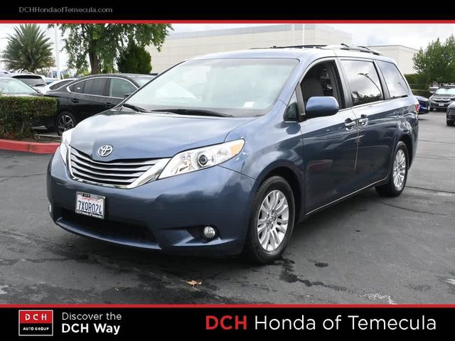 2017 Toyota Sienna XLE Premium FWD photo