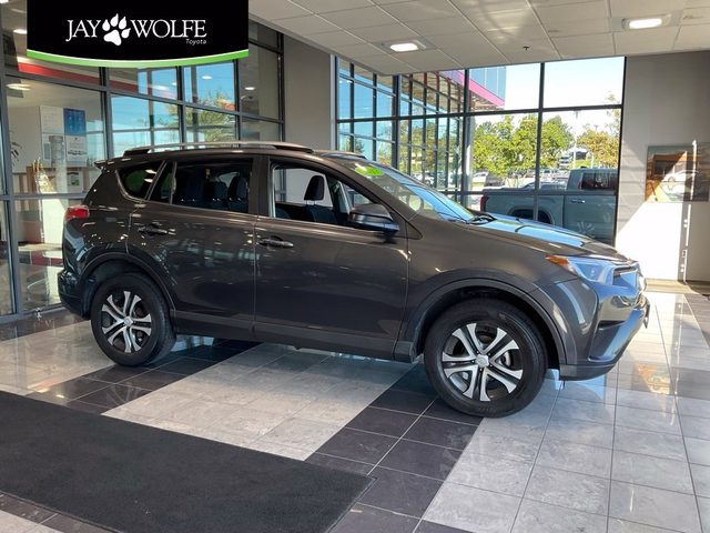 2017 Toyota RAV4 LE AWD photo